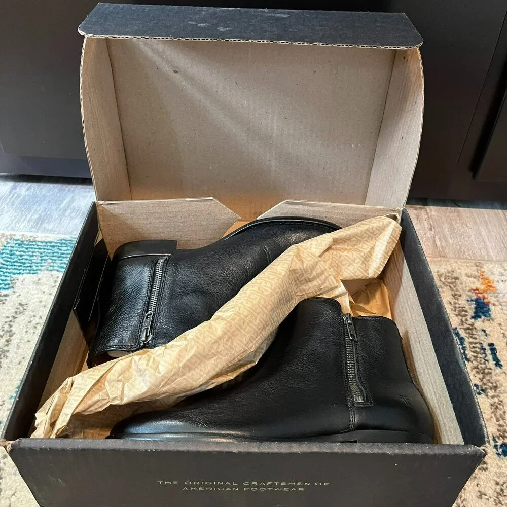 Frye Carly Double Zip Booties Ankle Boots, Black Leather, US 6.5 - New in Box! - Picture 11 of 11